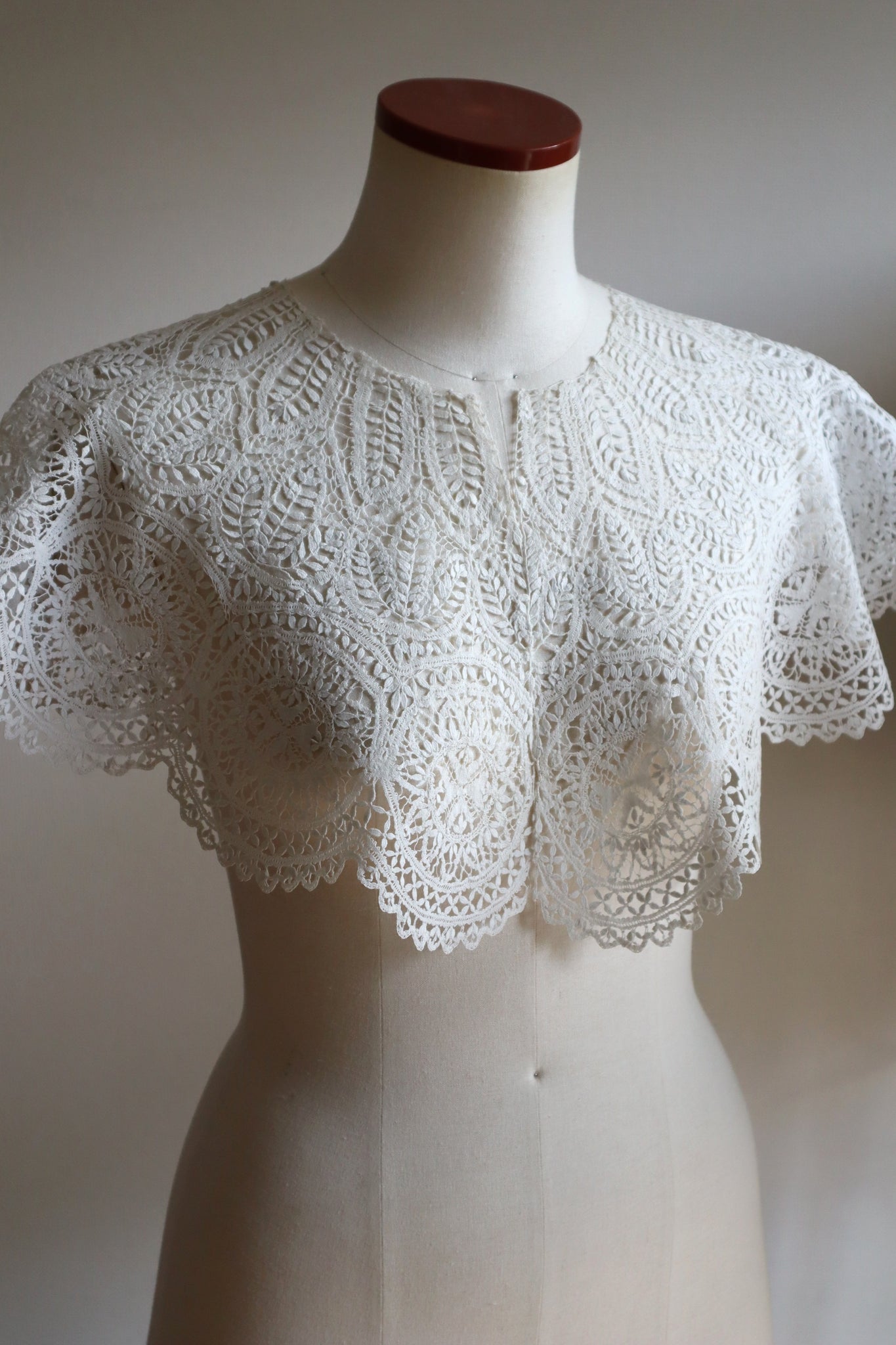 Late 19th Century Linen Maltese Lace Bertha Collar