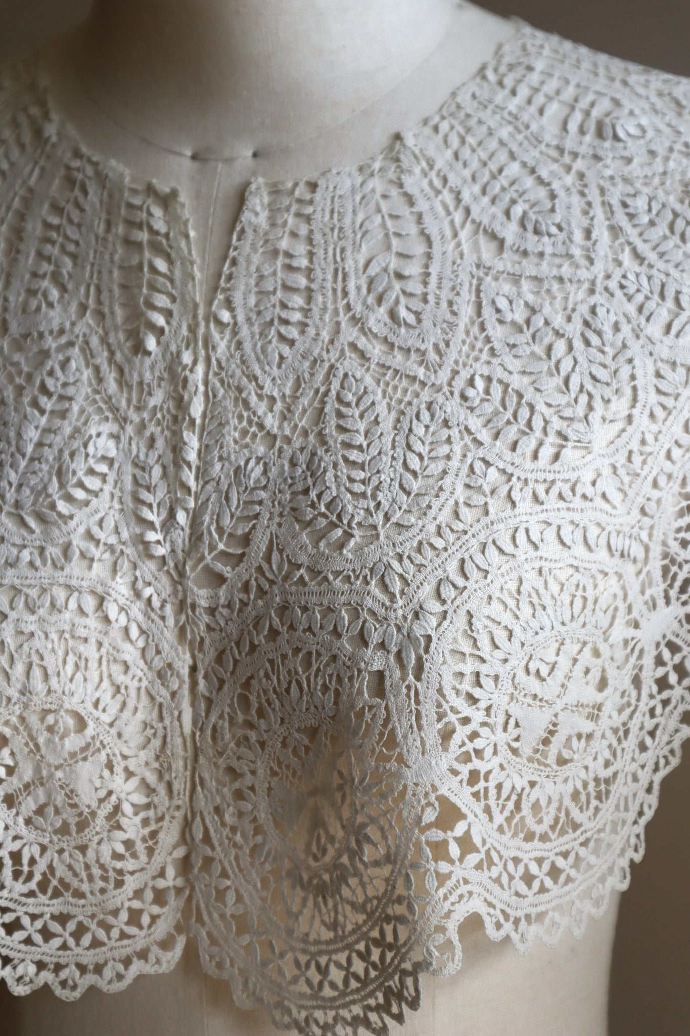Late 19th Century Linen Maltese Lace Bertha Collar