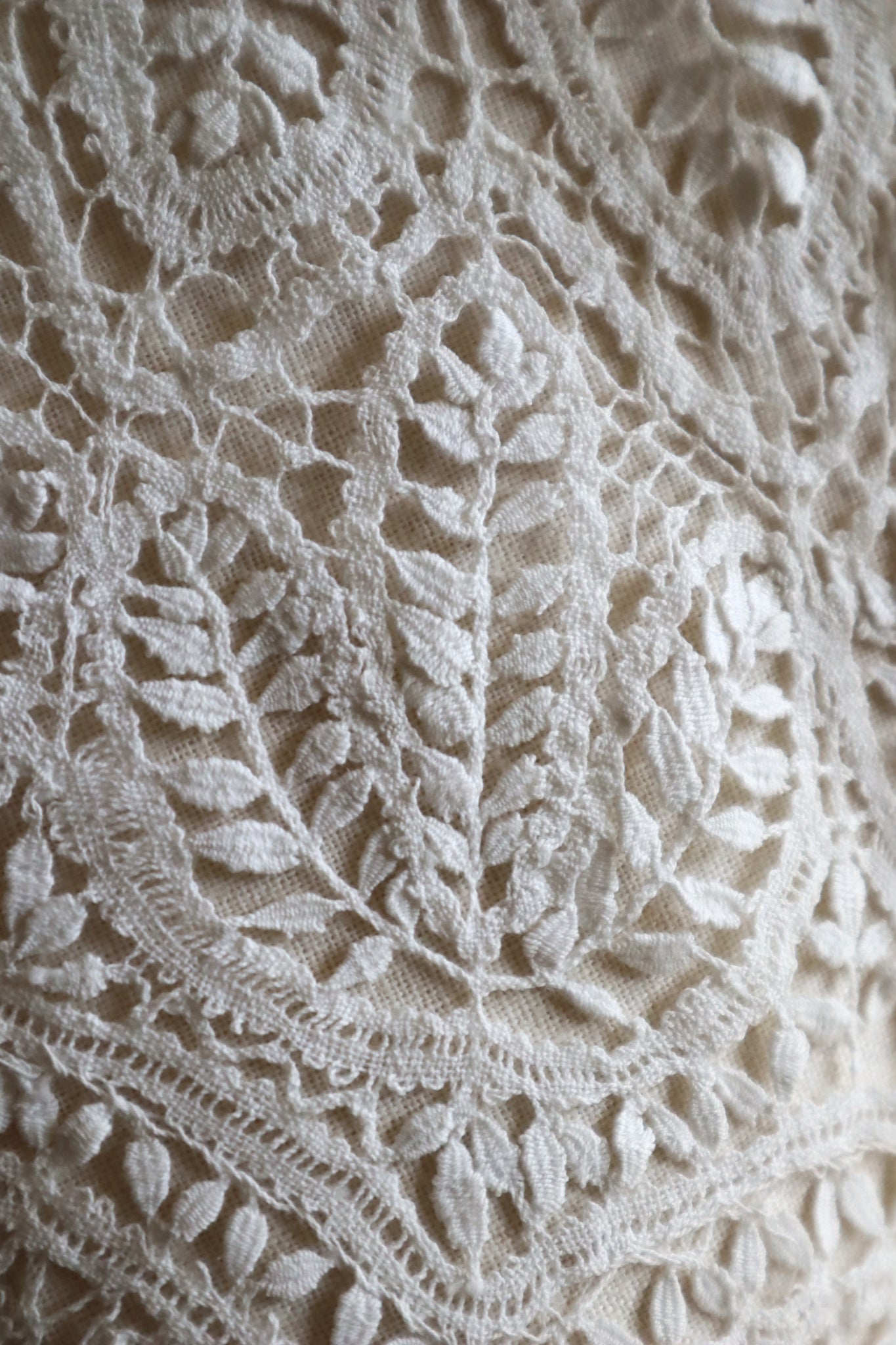 Late 19th Century Linen Maltese Lace Bertha Collar