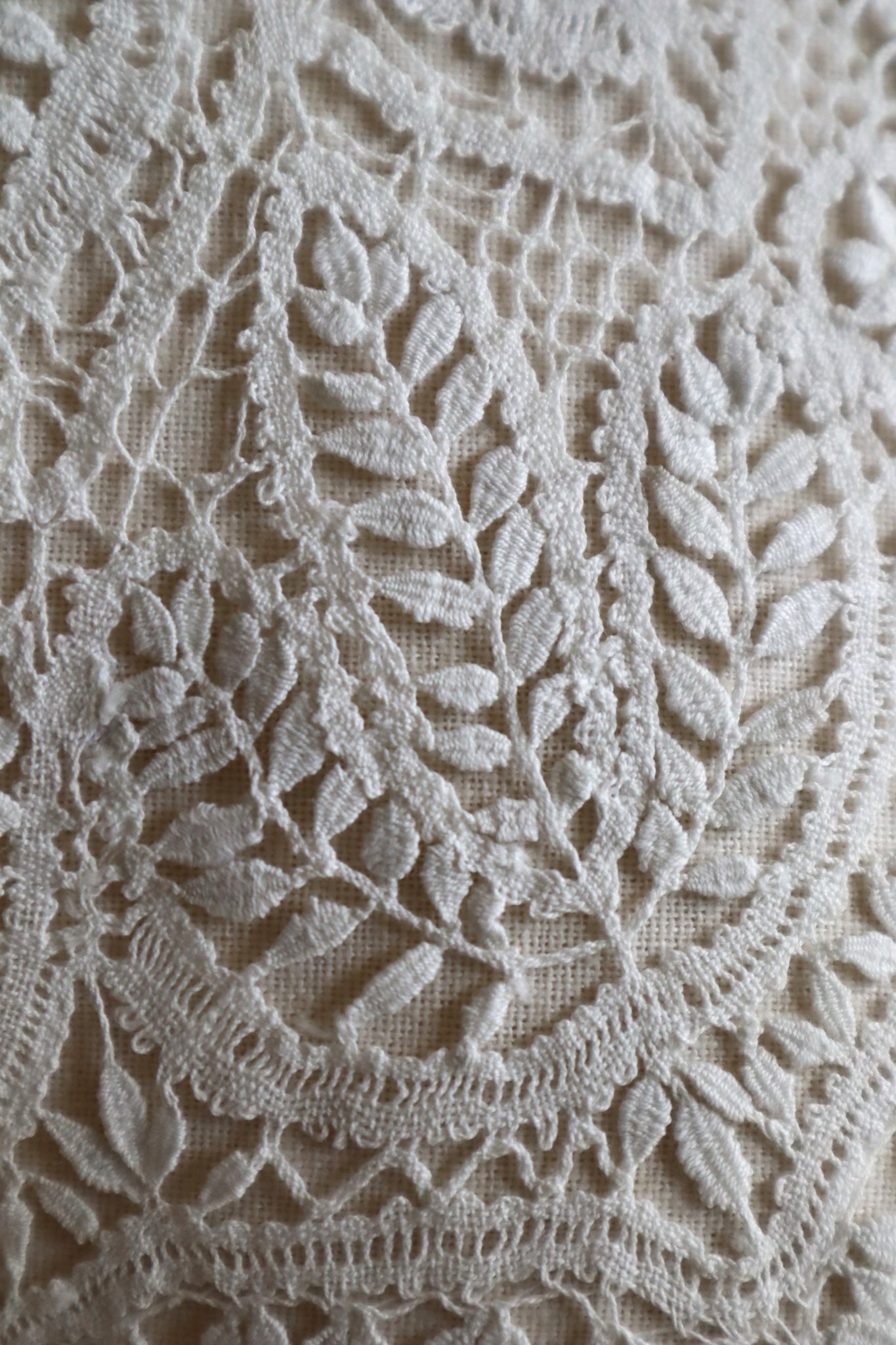 Late 19th Century Linen Maltese Lace Bertha Collar