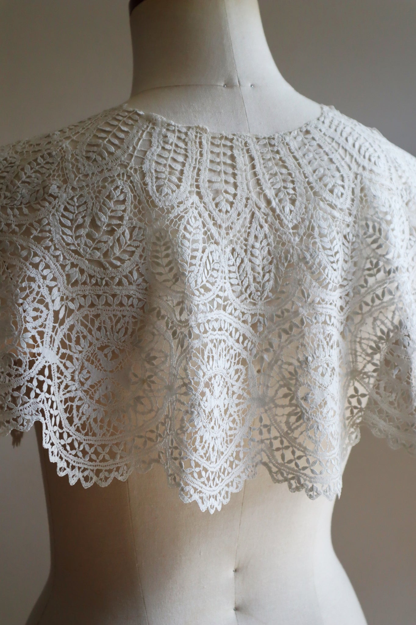 Late 19th Century Linen Maltese Lace Bertha Collar