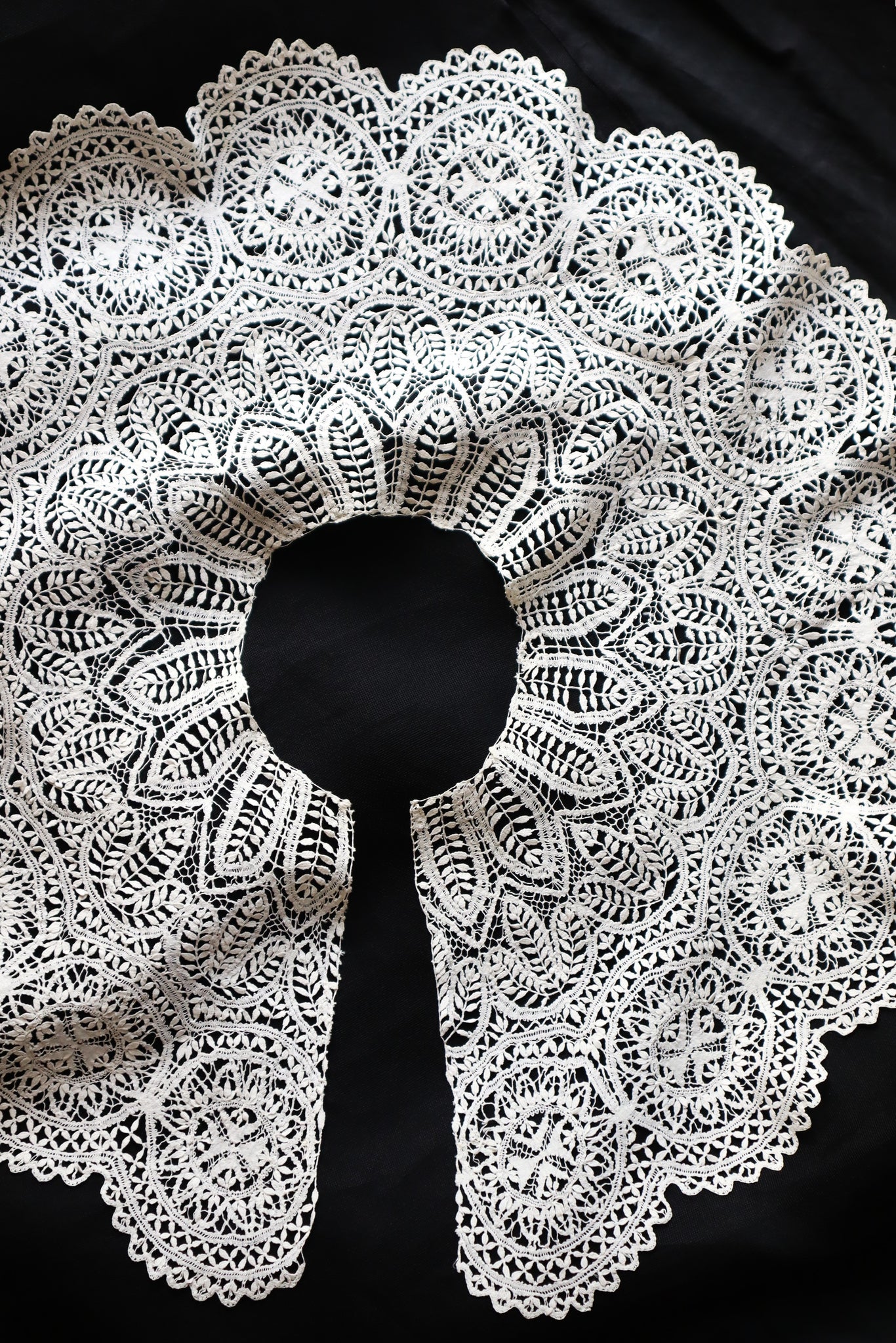 Late 19th Century Linen Maltese Lace Bertha Collar