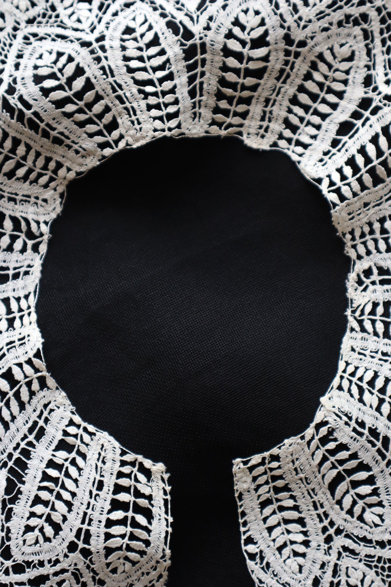 Late 19th Century Linen Maltese Lace Bertha Collar