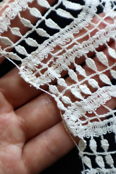 Late 19th Century Linen Maltese Lace Bertha Collar