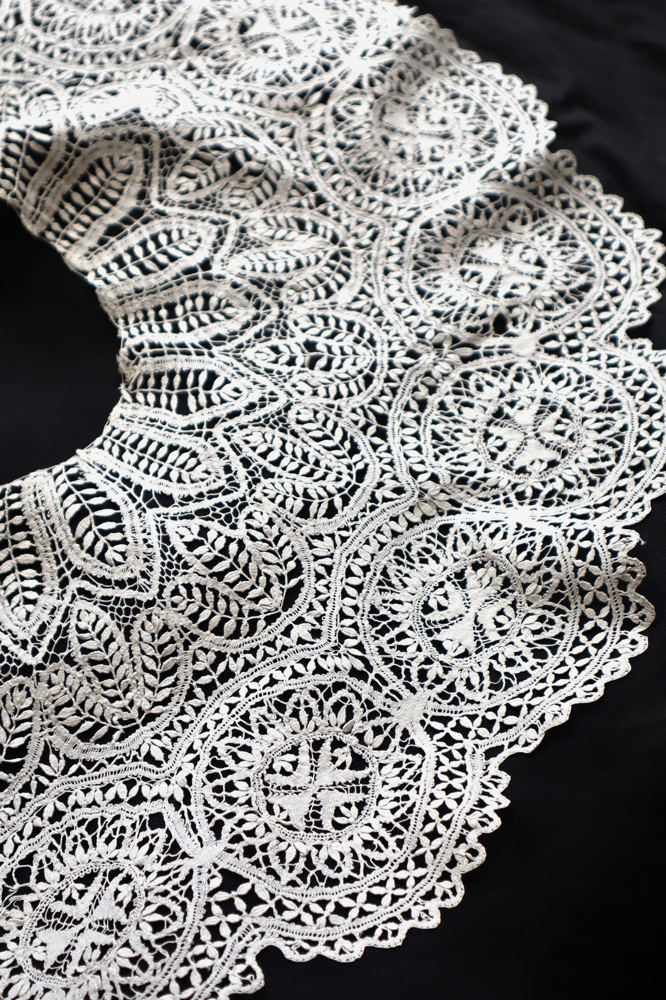 Late 19th Century Linen Maltese Lace Bertha Collar