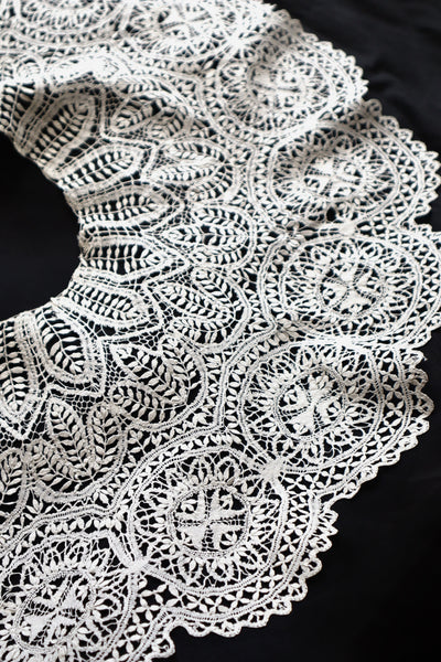 Late 19th Century Linen Maltese Lace Bertha Collar