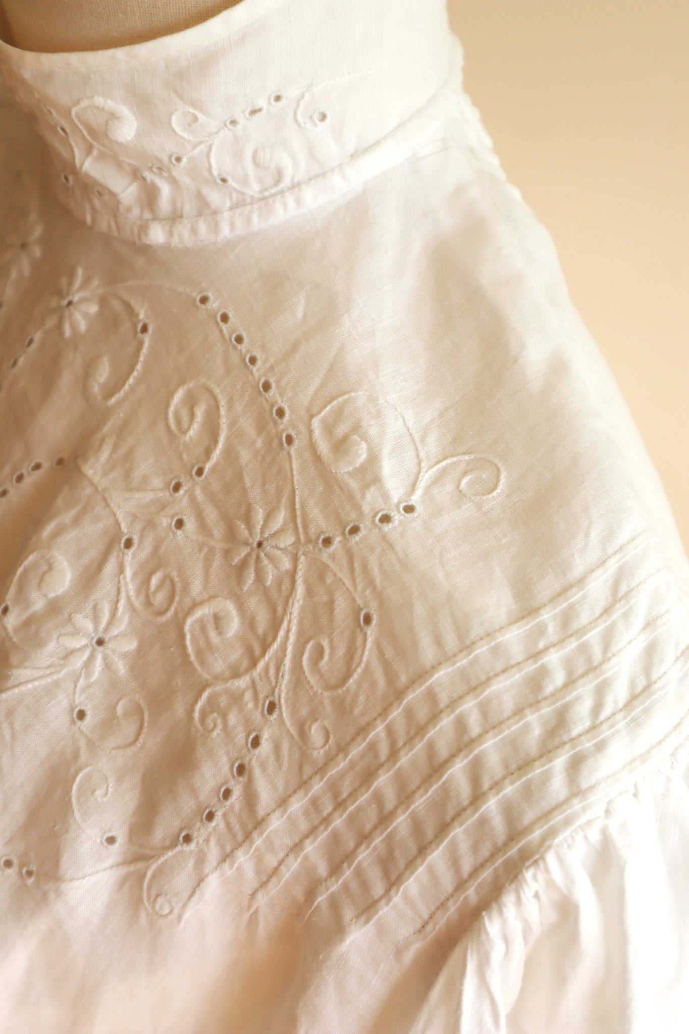 1900s Hand Embroidery Linen Blouse