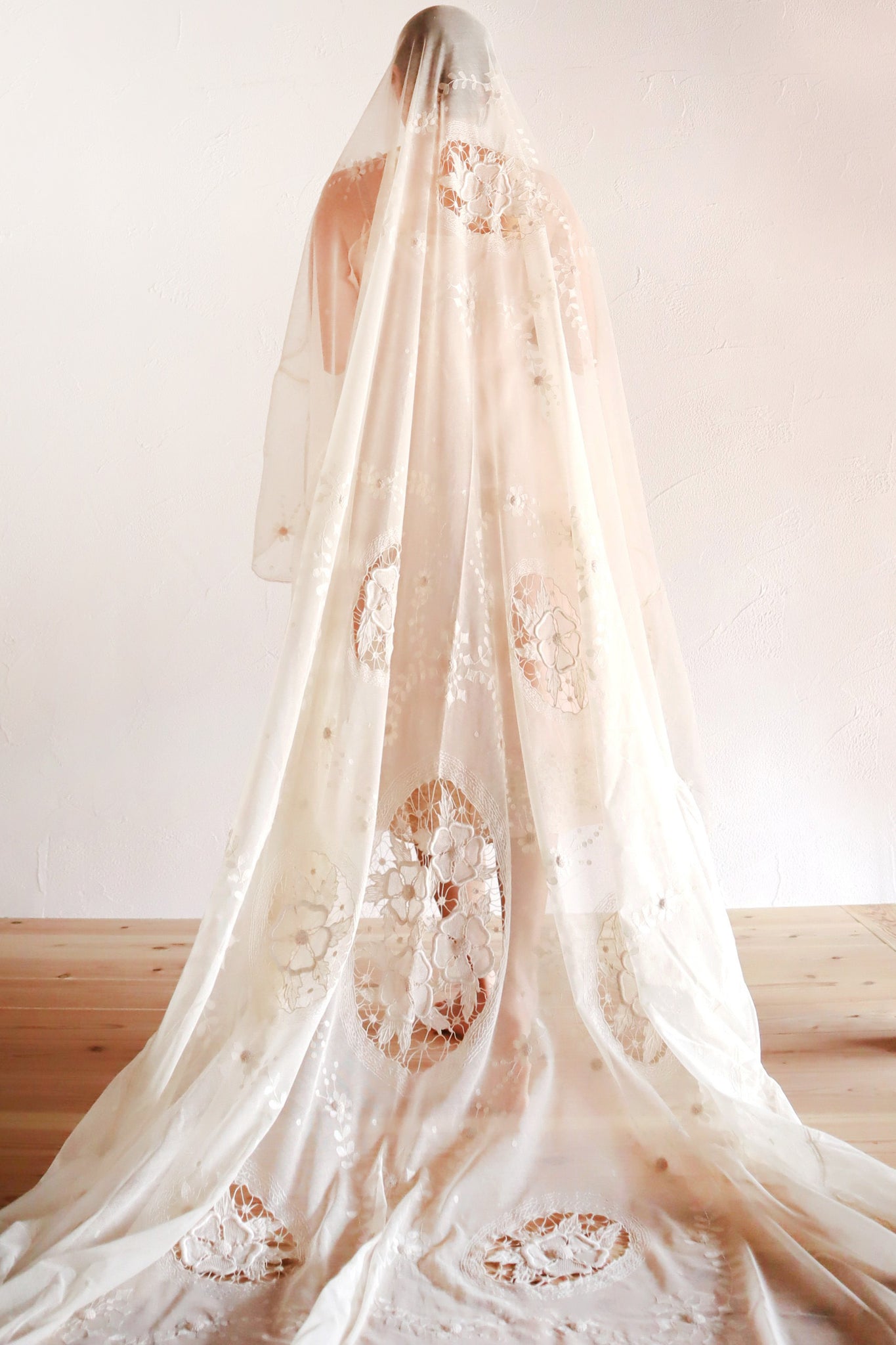 1930s Floral Lace Bed Cover