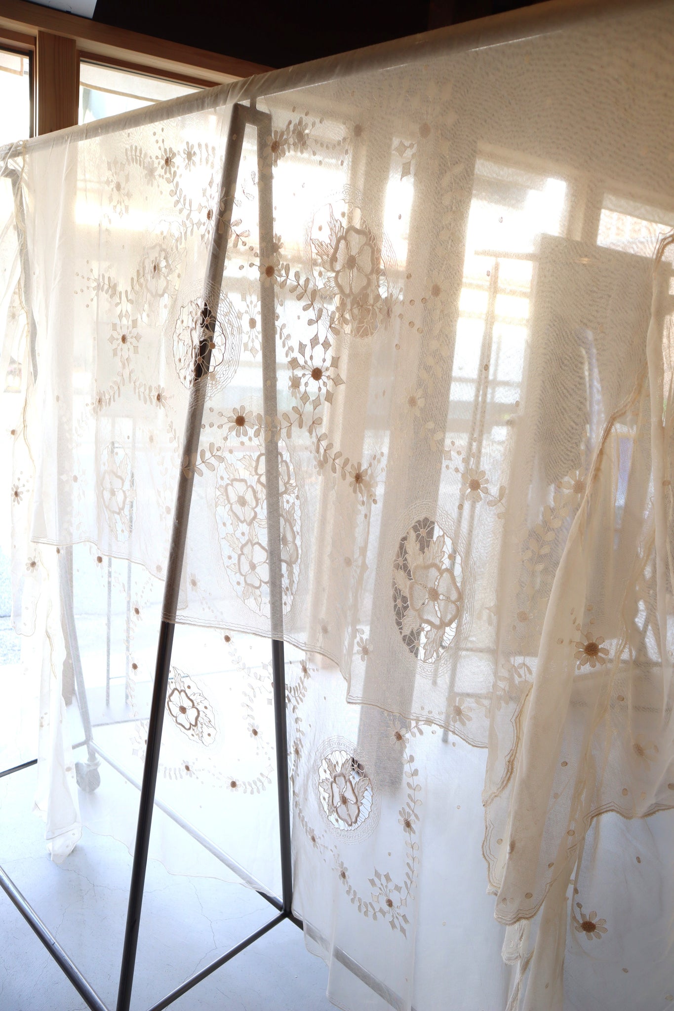 1930s Floral Lace Bed Cover