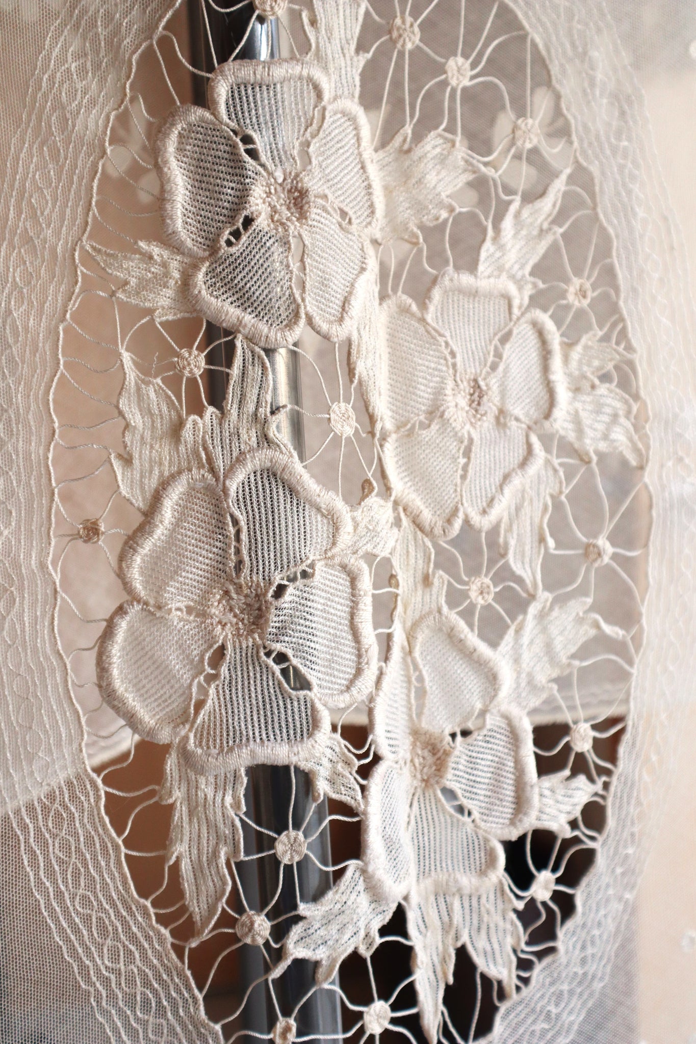 1930s Floral Lace Bed Cover