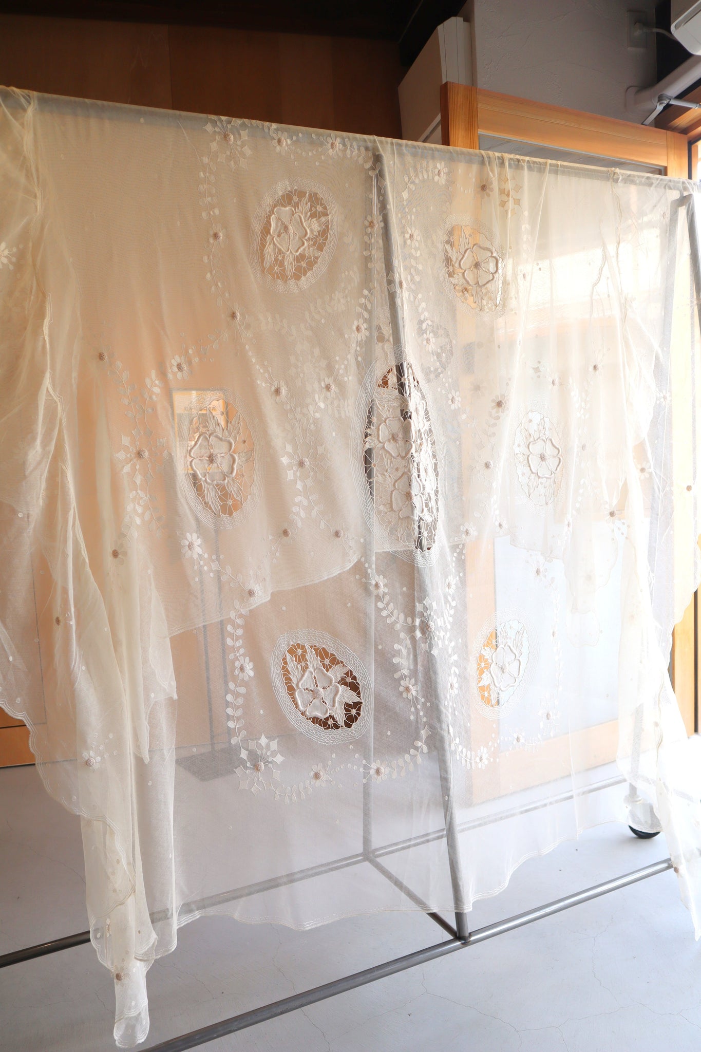1930s Floral Lace Bed Cover