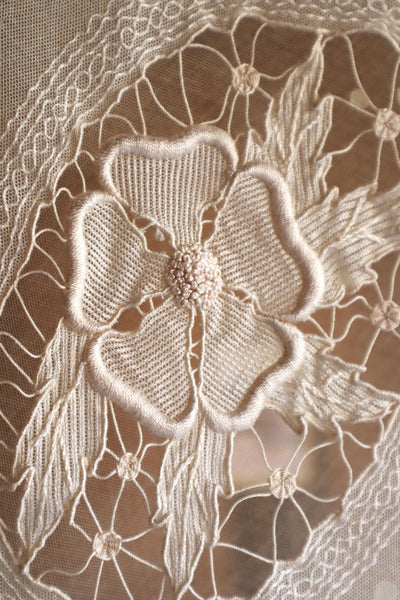 1930s Floral Lace Bed Cover