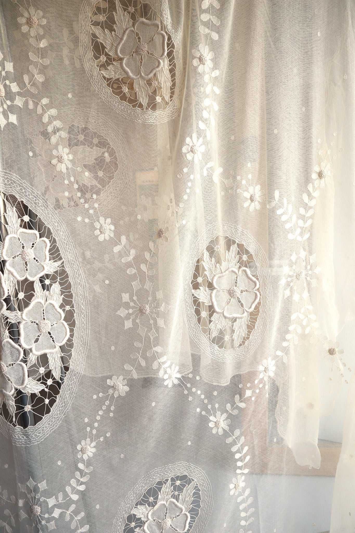 1930s Floral Lace Bed Cover