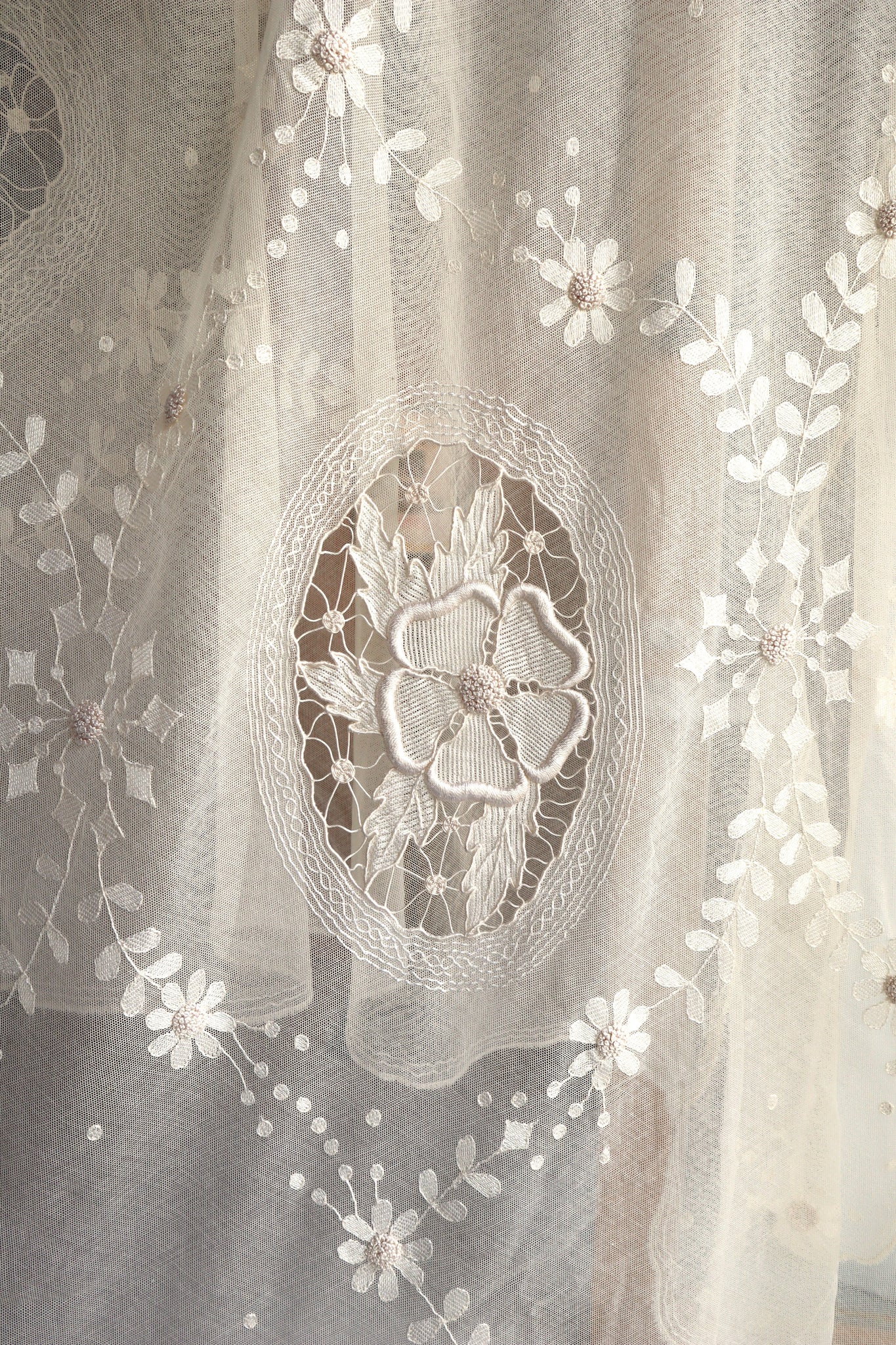 1930s Floral Lace Bed Cover