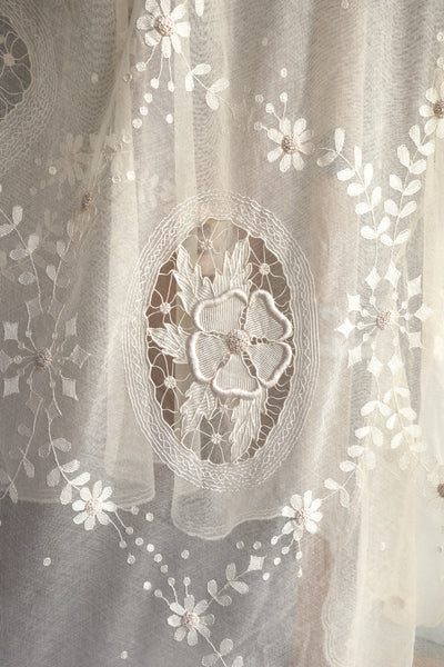 1930s Floral Lace Bed Cover