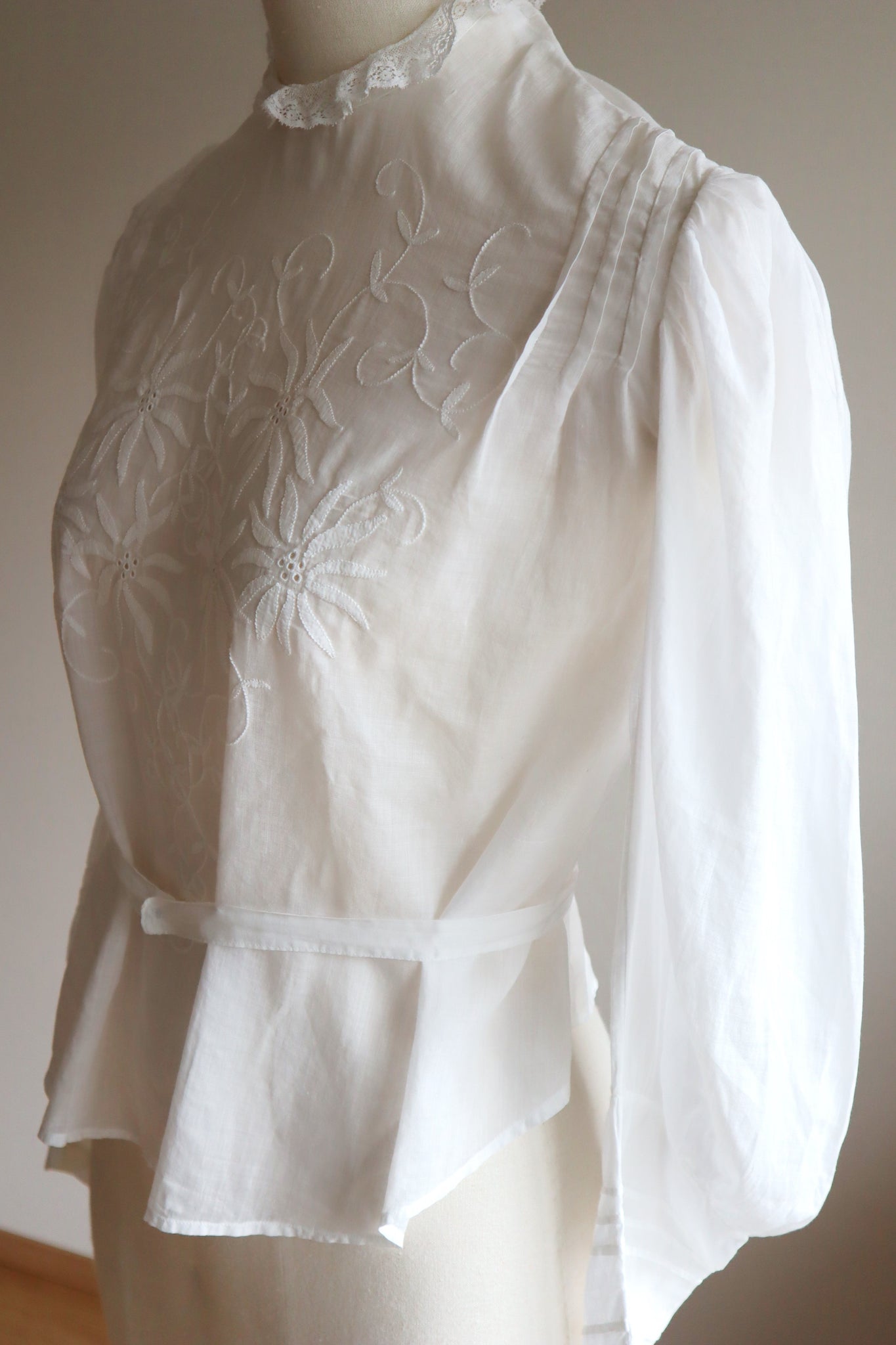 1900s Edwardian Embroidered White Cotton Blouse