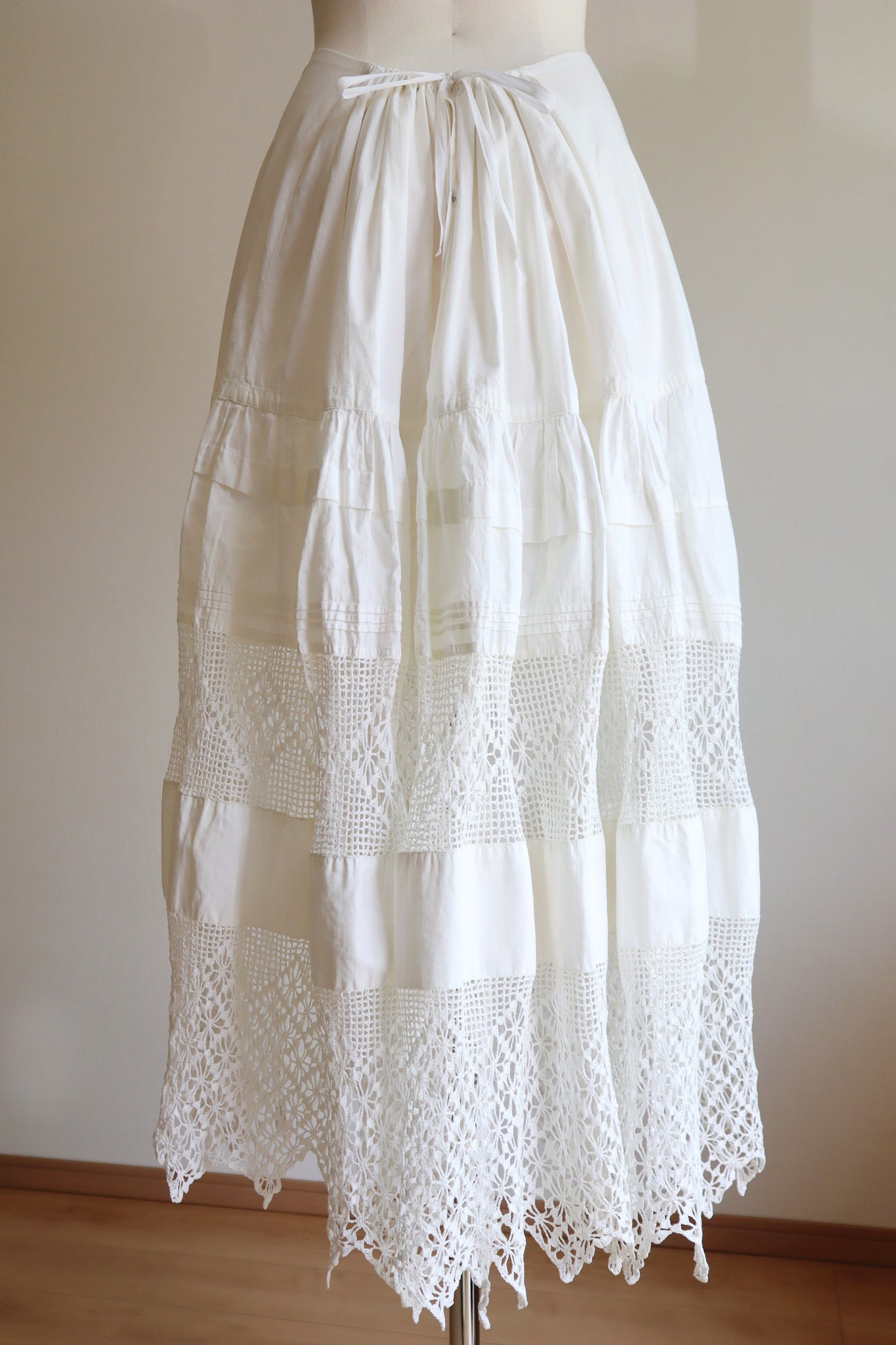 1900s Hand Crochet Lace Cotton Skirt