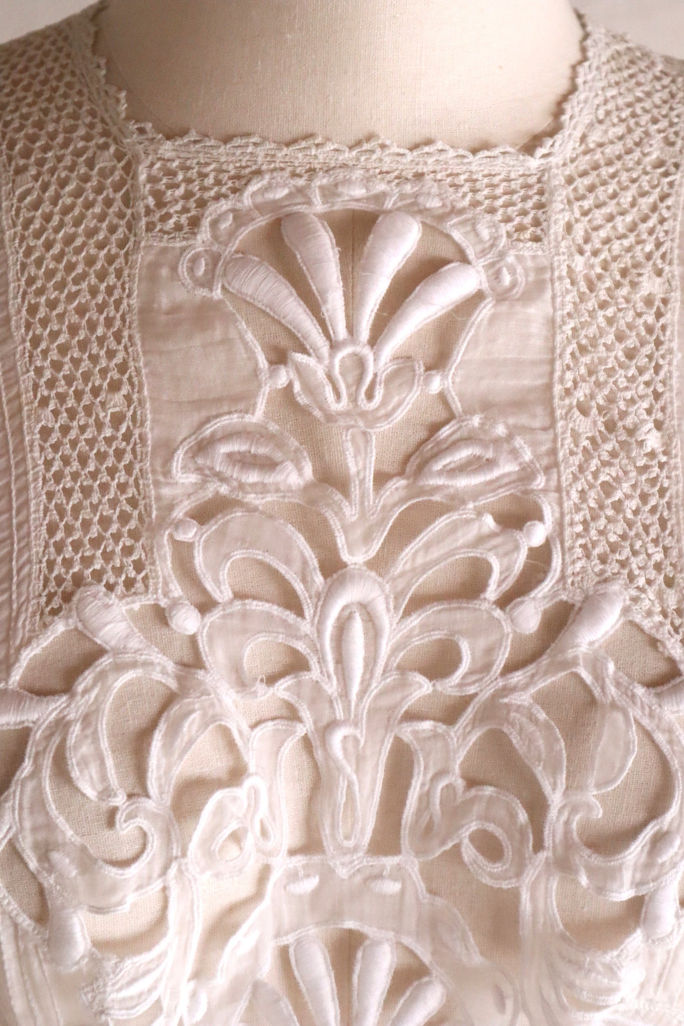 1900s Edwardian Crochet Cutwork Dress