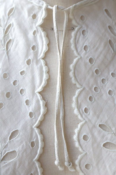 1910s Hand Embroidered Cutwork Linen Collar