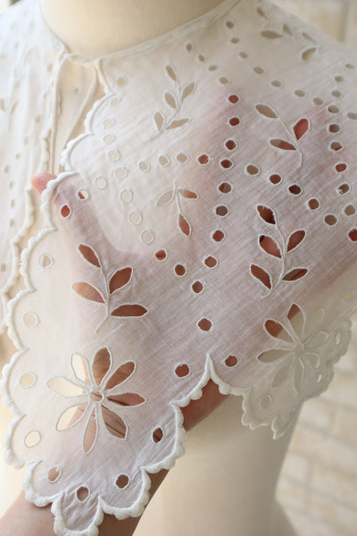 1910s Hand Embroidered Cutwork Linen Collar