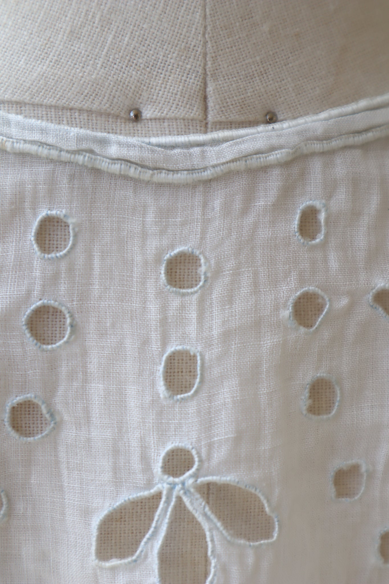 1910s Hand Embroidered Cutwork Linen Collar