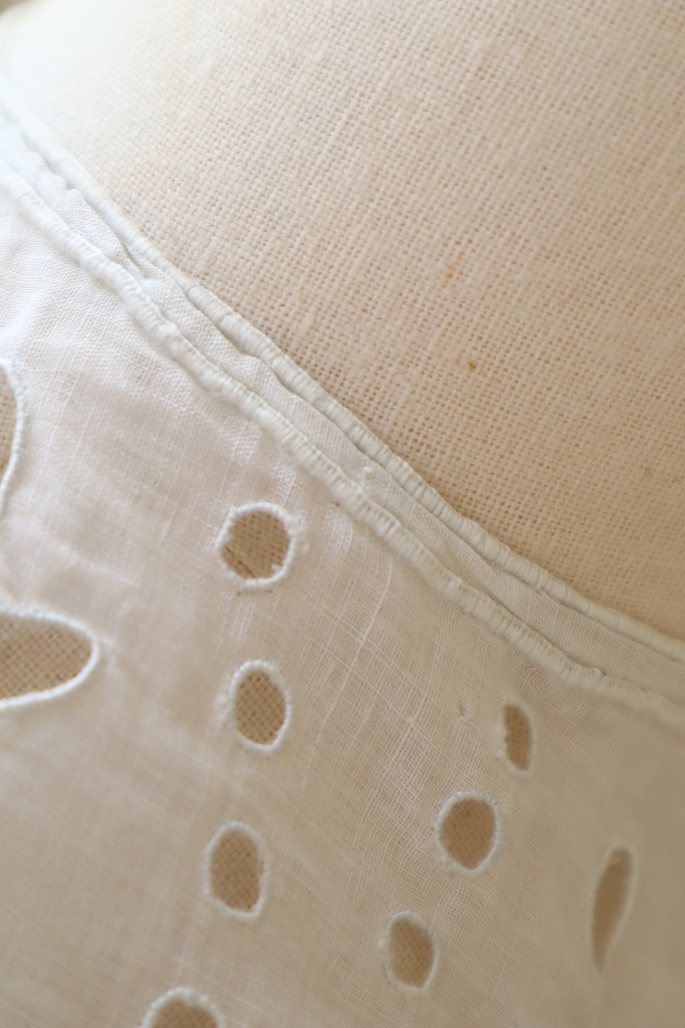 1910s Hand Embroidered Cutwork Linen Collar