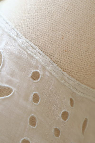 1910s Hand Embroidered Cutwork Linen Collar