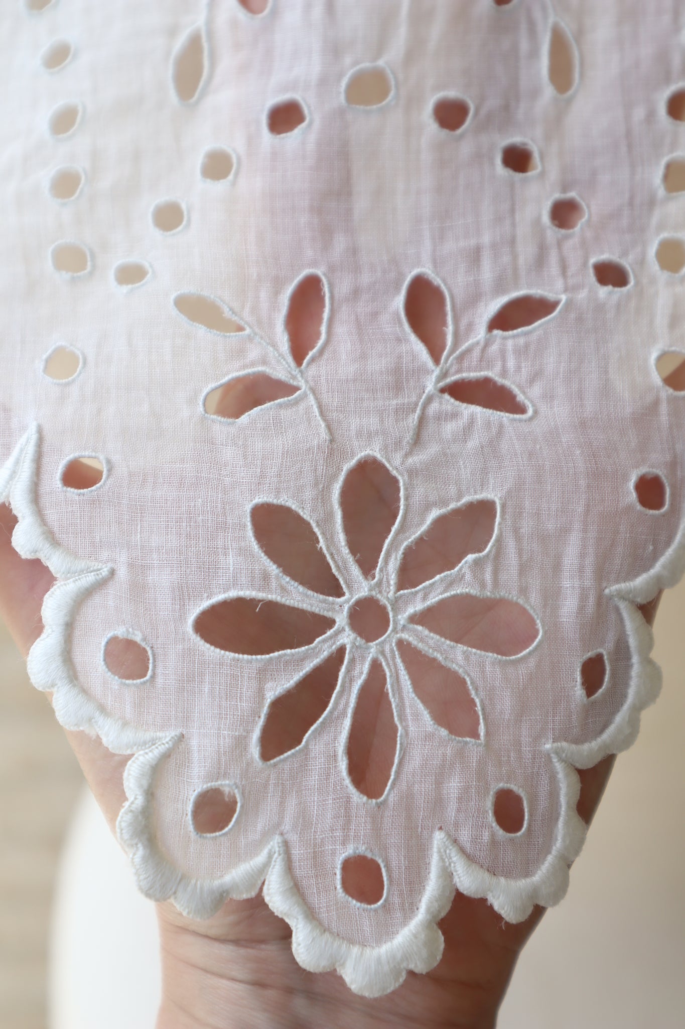 1910s Hand Embroidered Cutwork Linen Collar