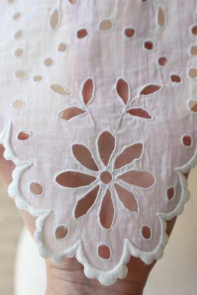 1910s Hand Embroidered Cutwork Linen Collar