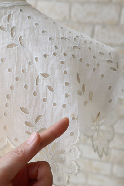 1910s Hand Embroidered Cutwork Linen Collar