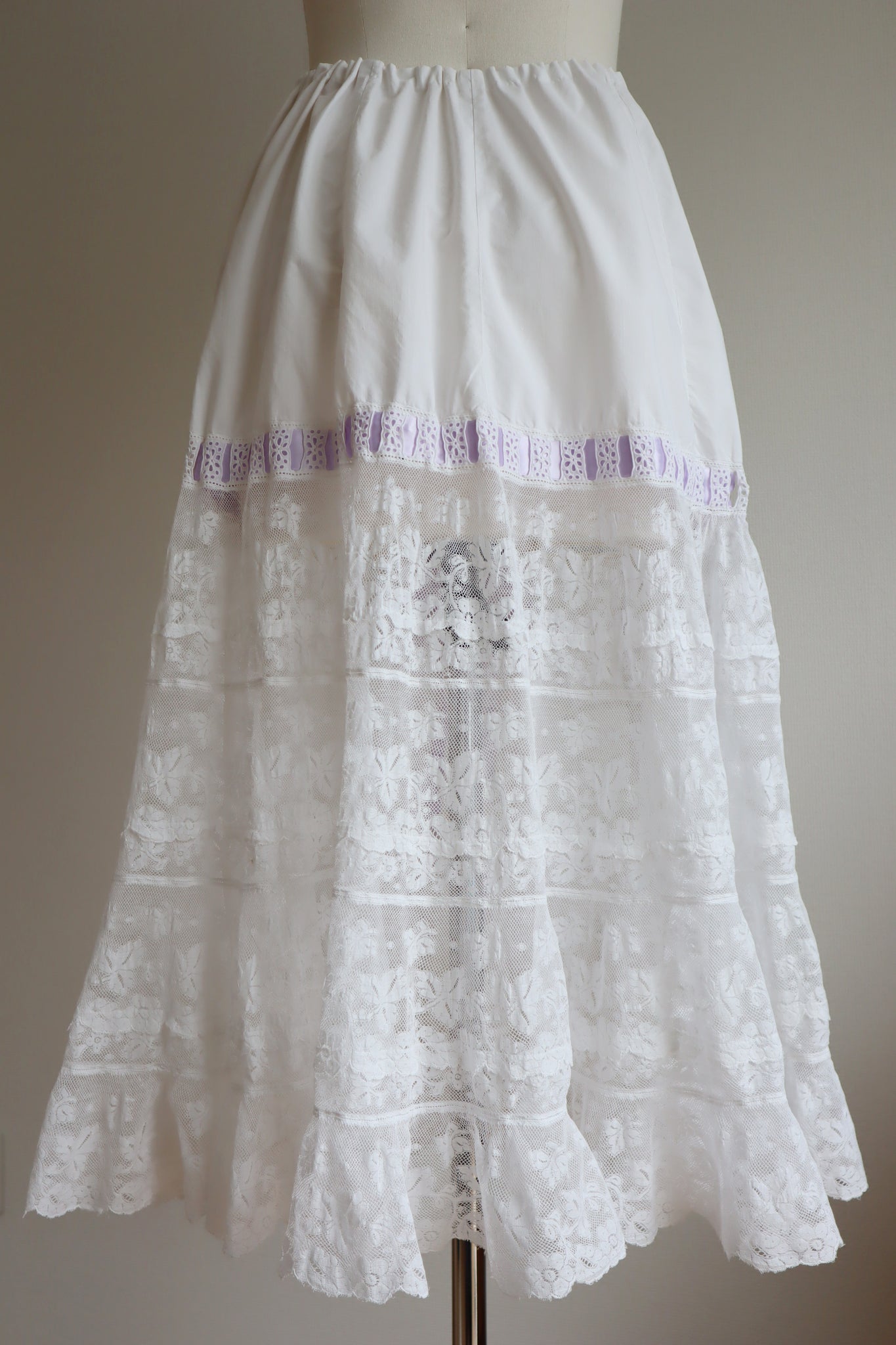 1900s Beautiful Leaf Lace Skirt