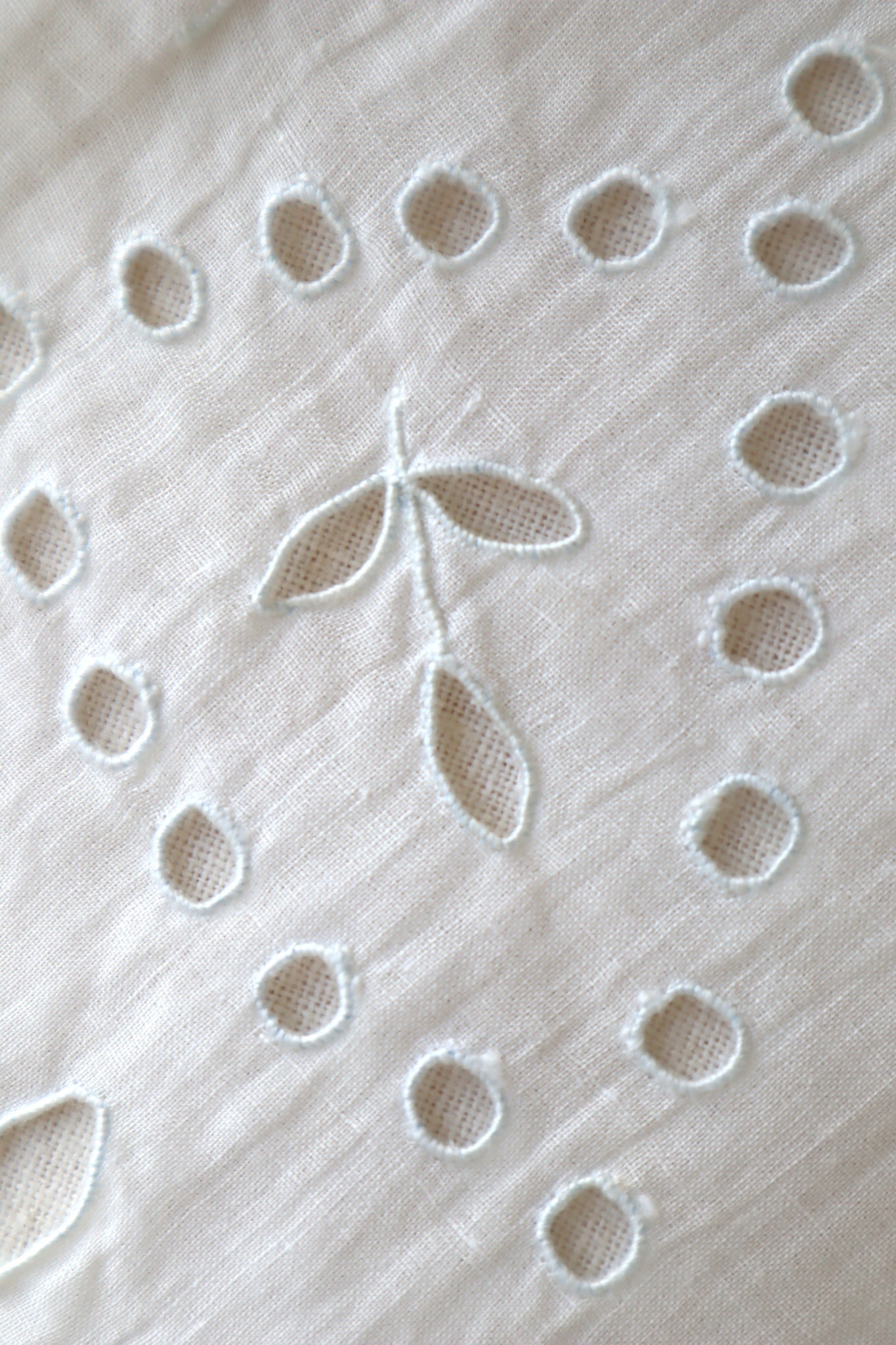 1910s Hand Embroidered Cutwork Linen Collar
