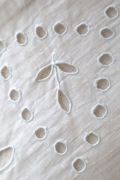 1910s Hand Embroidered Cutwork Linen Collar