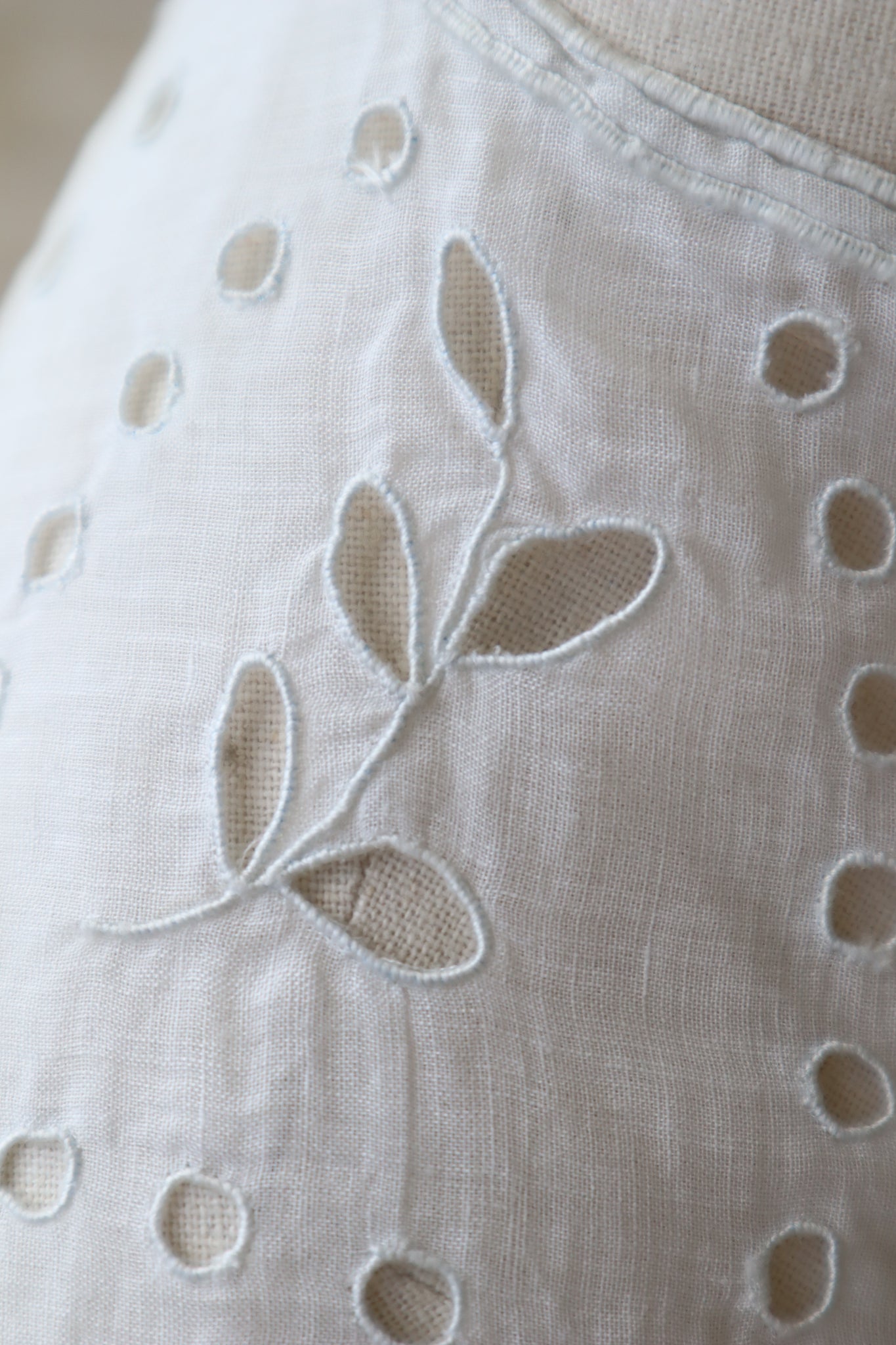 1910s Hand Embroidered Cutwork Linen Collar