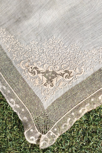 1900s French Linen Hand-Embroidered Cloth with Bobbin Lace Trim