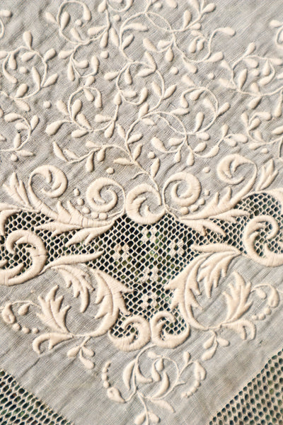 1900s French Linen Hand-Embroidered Cloth with Bobbin Lace Trim
