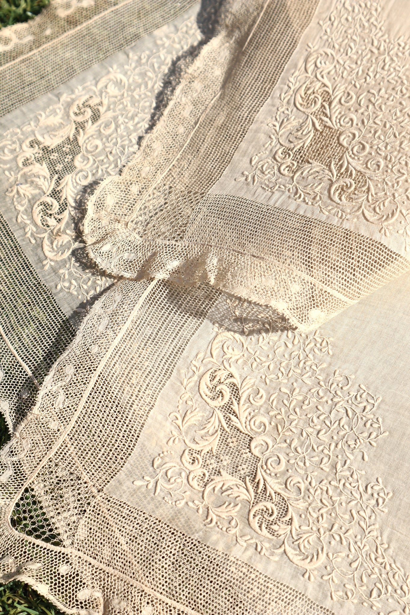 1900s French Linen Hand-Embroidered Cloth with Bobbin Lace Trim