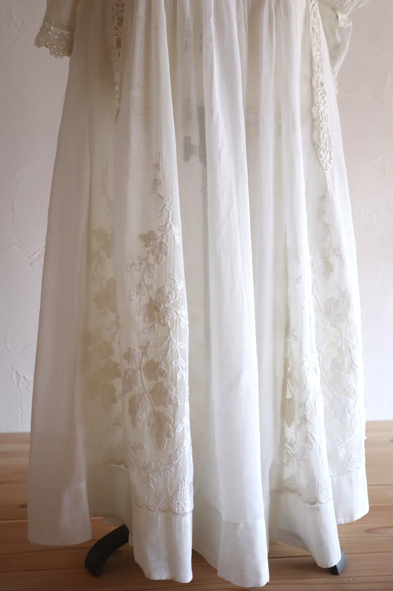 1900s Leaf Embroidery Dress