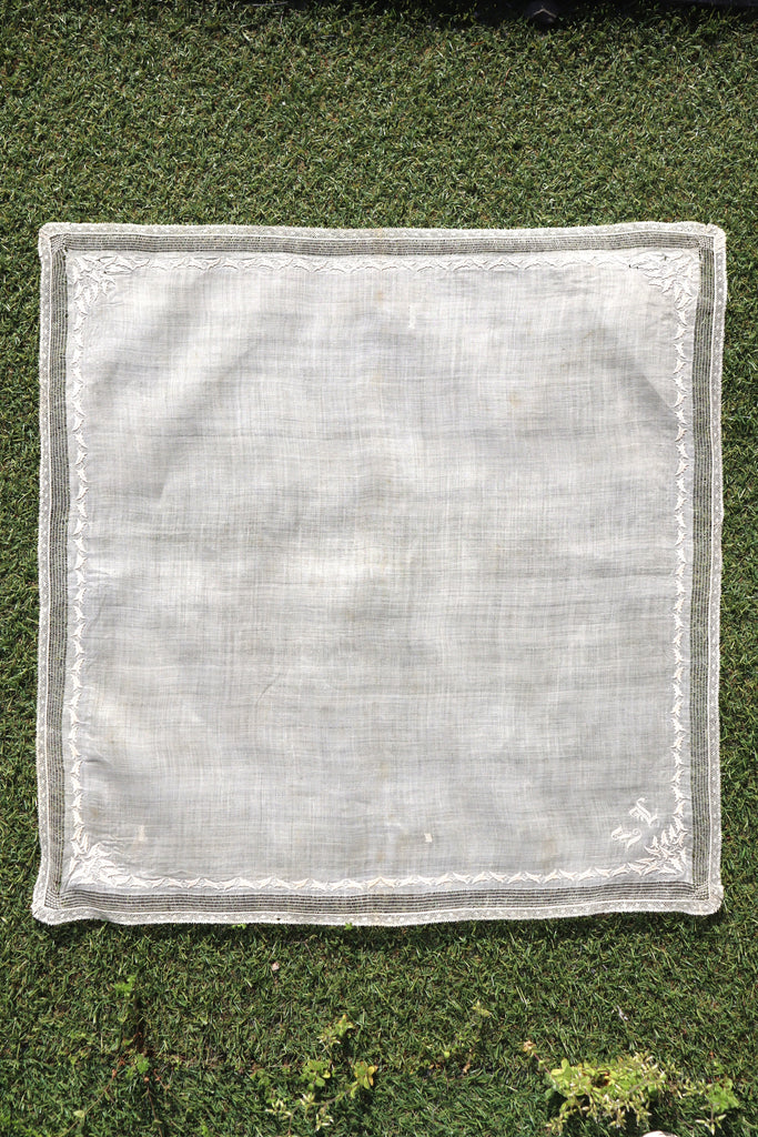 sold 30s フランス リネン 白のグリザイユと小鳥とアップリケ 1900s French Linen Monogrammed Cloth with Drawnwork & Bobbin Lace