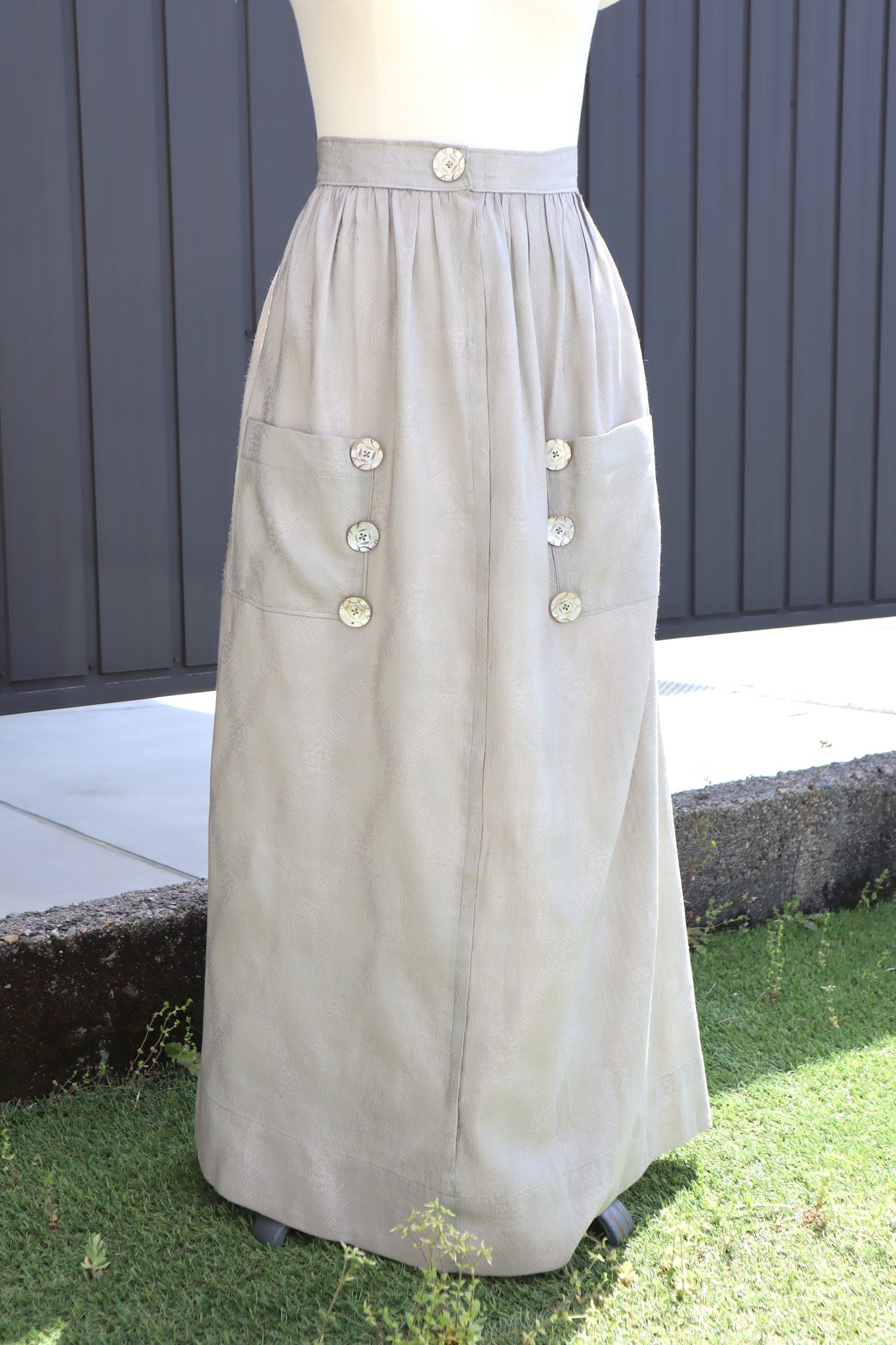 Late 1930s French Silk Jacquard Skirt with Decorative Shell Buttons