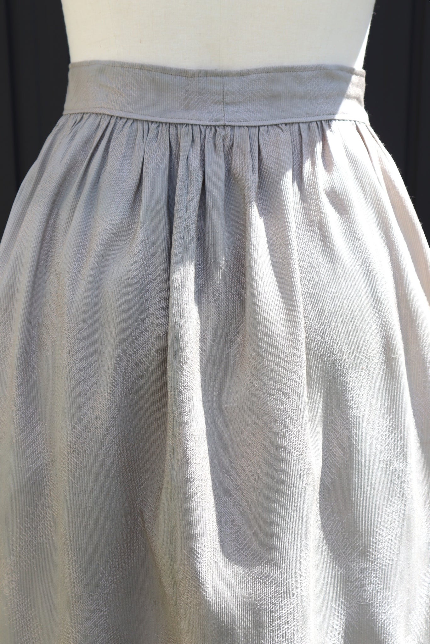Late 1930s French Silk Jacquard Skirt with Decorative Shell Buttons