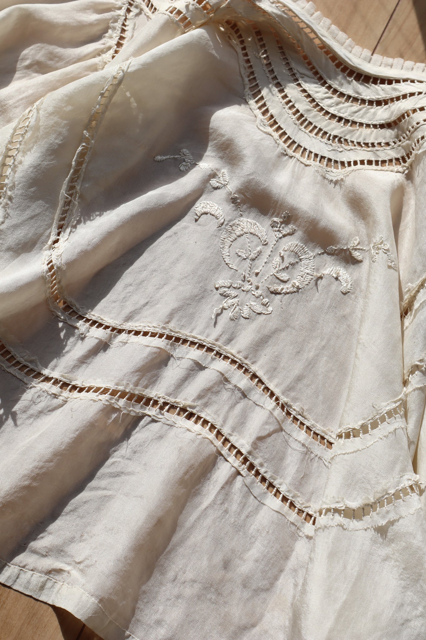 1900s Hand Embroidery Silk Blouse