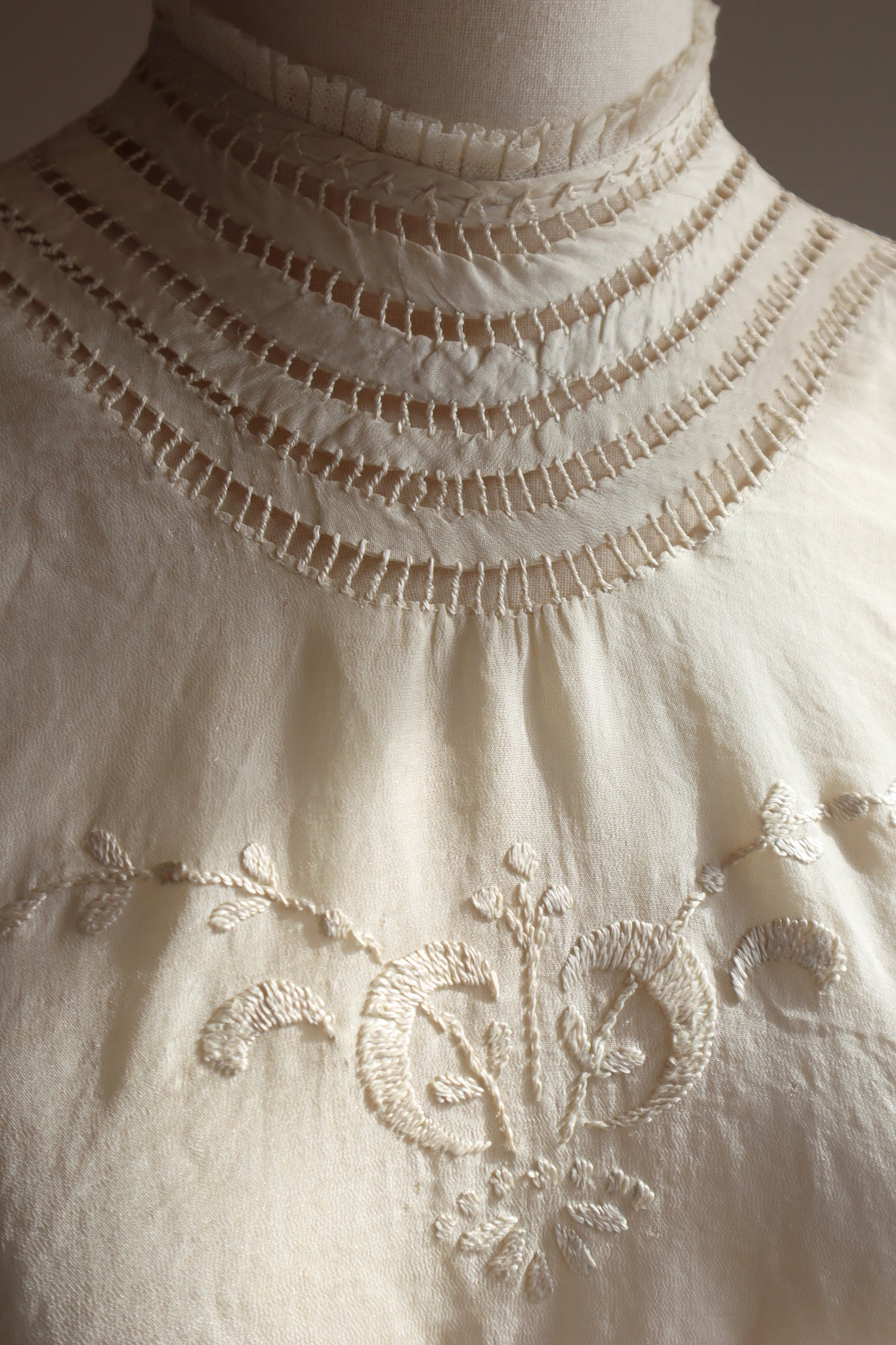 1900s Hand Embroidery Silk Blouse