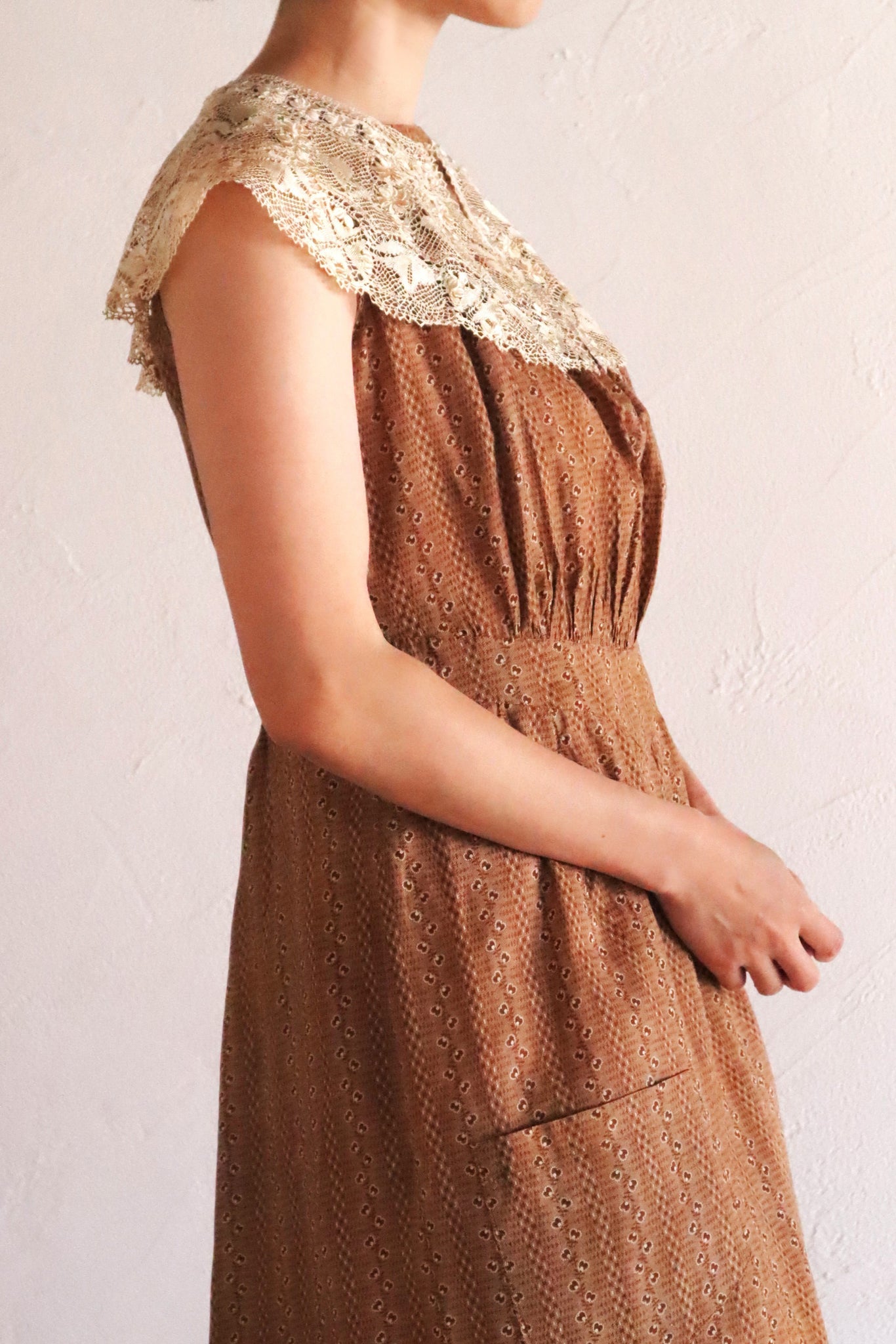 1900s Ecru Silk Maltese Lace Collar