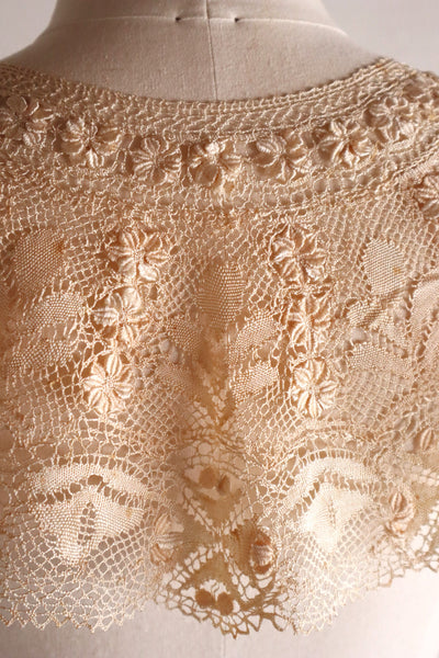 1900s Ecru Silk Maltese Lace Collar