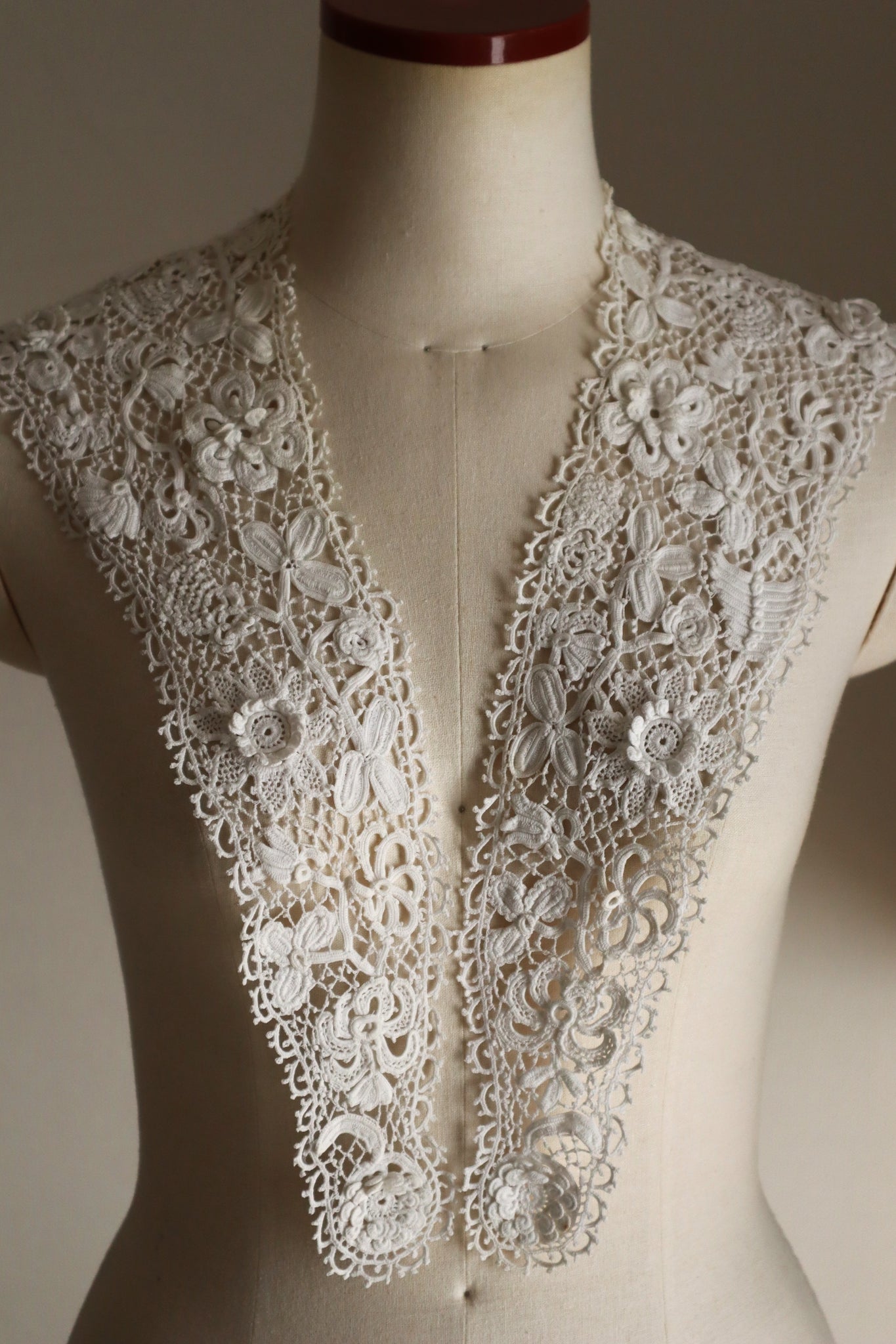 Late 19th Century French Irish Crochet Lace Collar