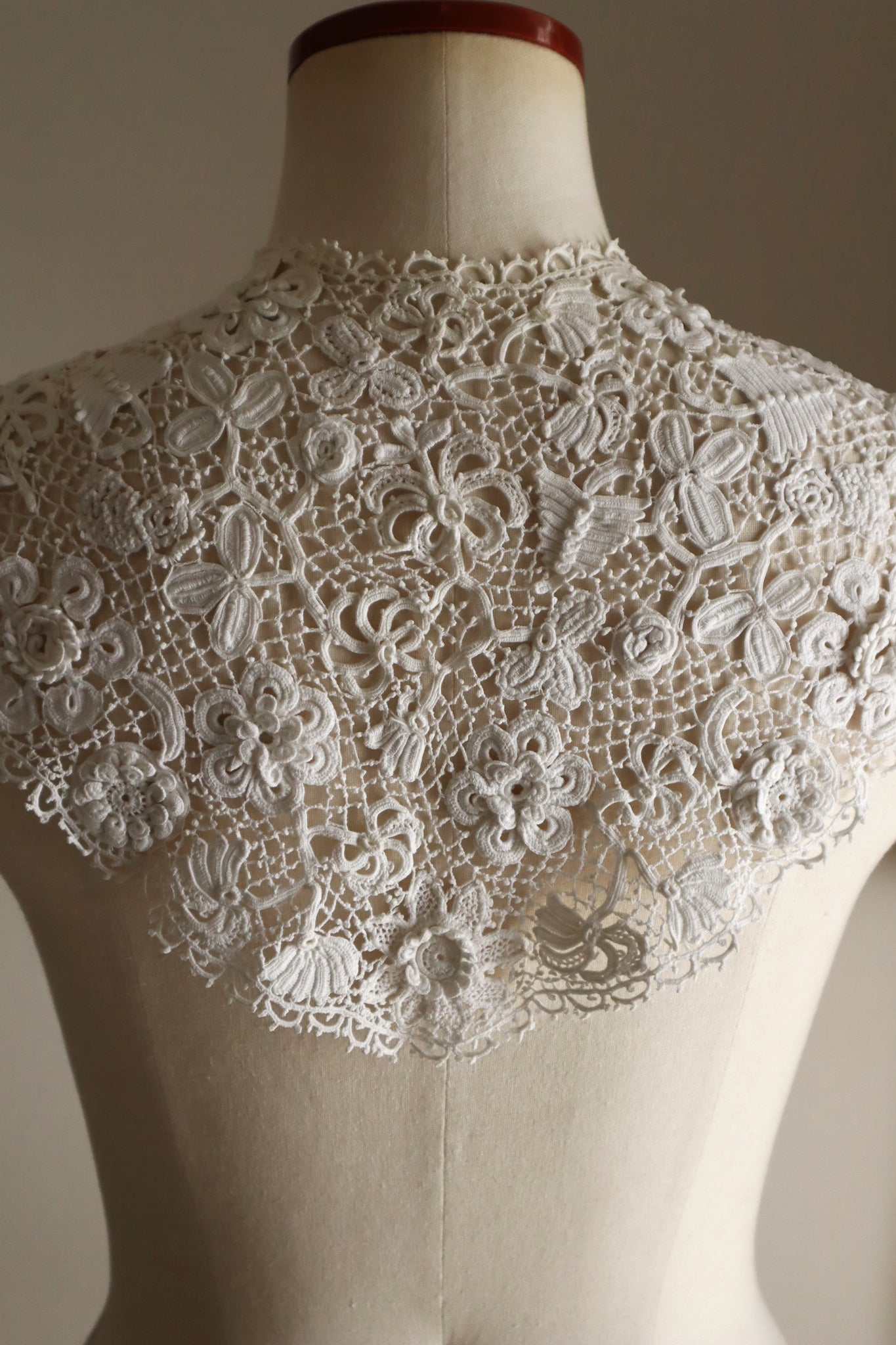 Late 19th Century French Irish Crochet Lace Collar
