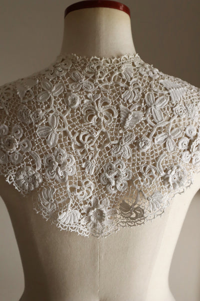 Late 19th Century French Irish Crochet Lace Collar