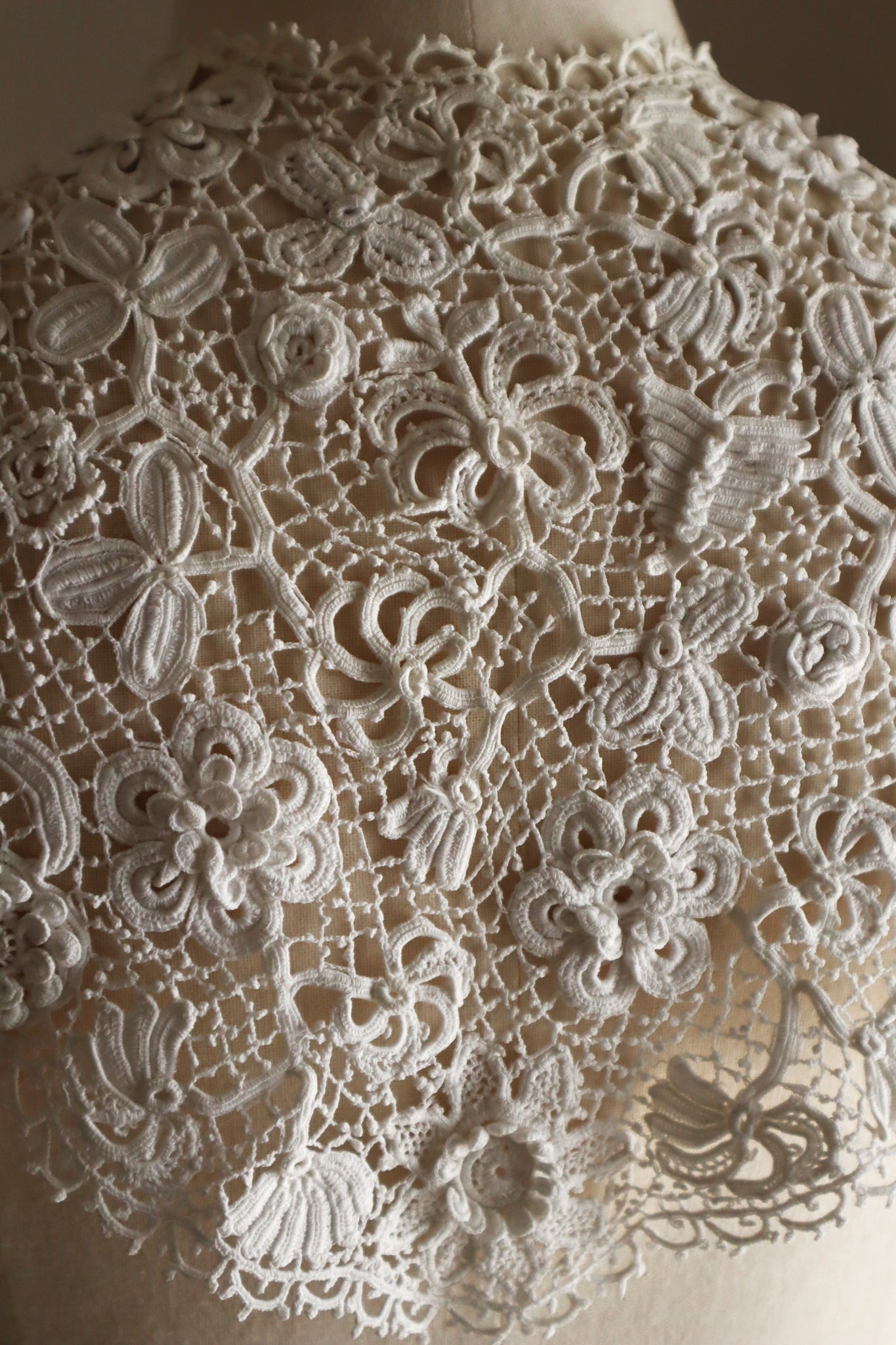 Late 19th Century French Irish Crochet Lace Collar