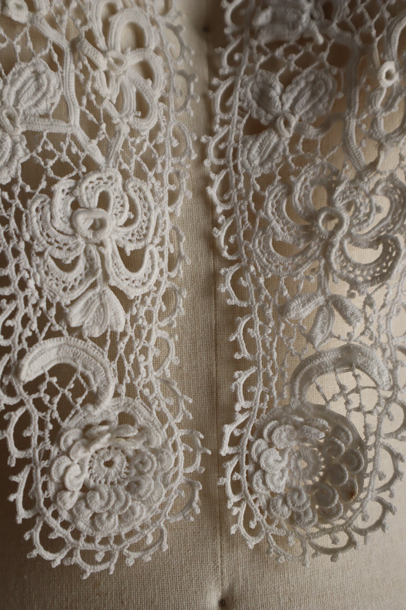Late 19th Century French Irish Crochet Lace Collar